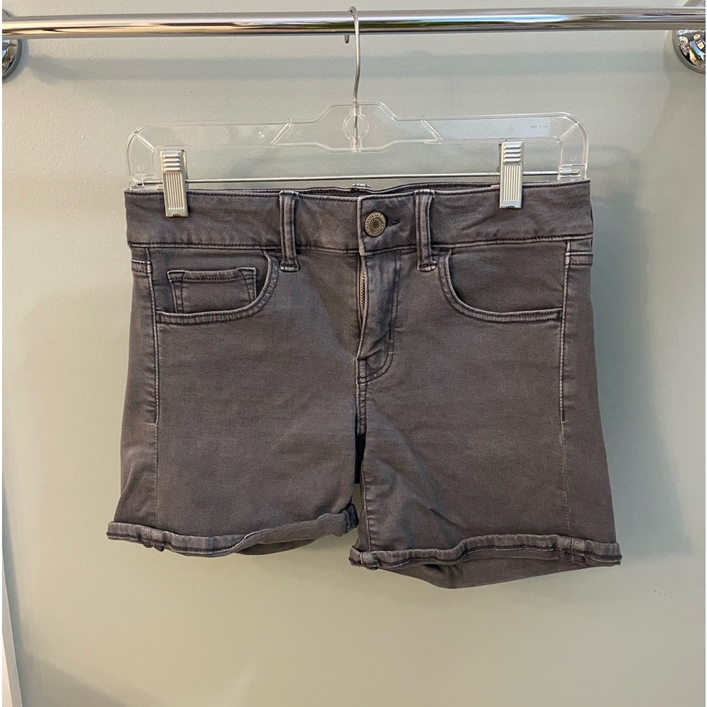 AMERICAN EAGLE OUTFITTERS Midi Super Stretch Jean Shorts, Light Grey, Size 4